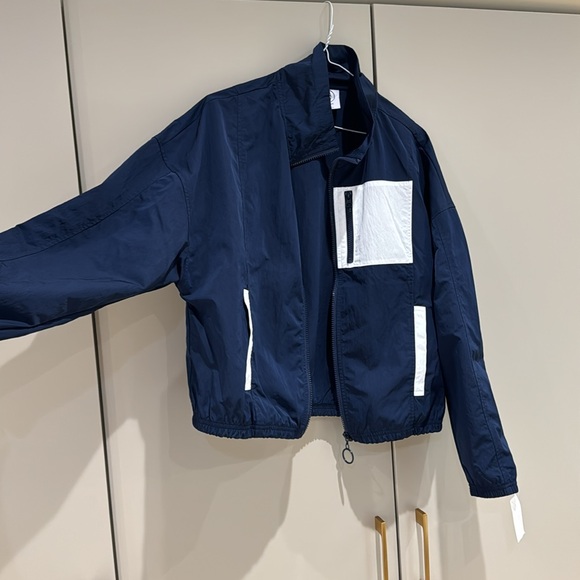 New SAGE Blue Windbreaker with White Accents – Size Small, Sleek & Lightweight - Picture 5 of 5